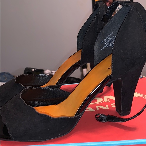 Black Heels - Picture 2 of 4